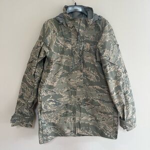 USAF Parka, All-Purpose Camouflage APECS Air Force Tiger Stripe Size Small Reg